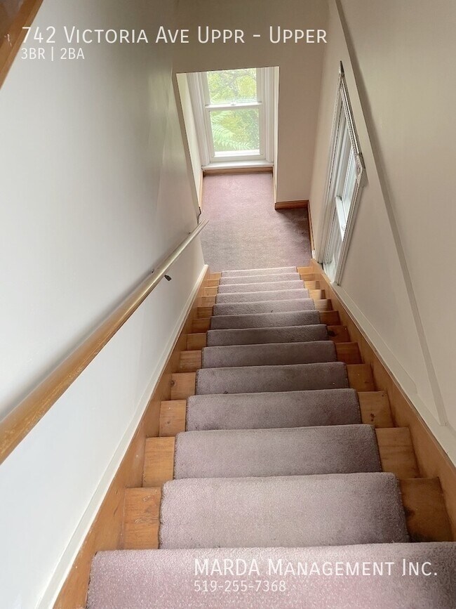 Photo - COZY 3 BED/2 BATH VICTORIAN UPPER UNIT W/ LOFT + HYDRO & 60% GAS Unité Upper