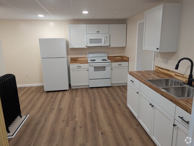 Building Photo - 3 S Front St Rental