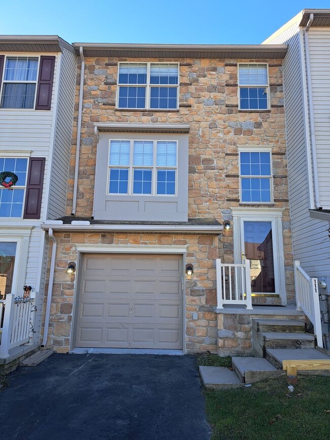 3 Bed / 1-1/2 Bath Single Family Townhome ... - 3 Bed / 1-1/2 Bath Single Family Townhome ...