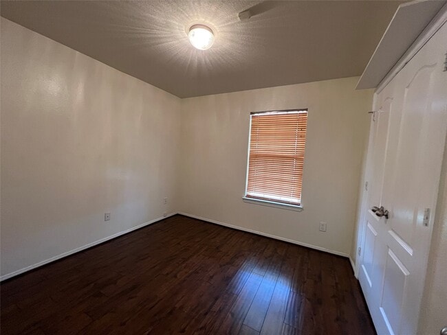 Photo - 1053 Shadow Glenn Dr