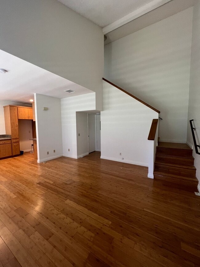 Photo - 3 bed, 2 1/2 bath Thousand Oaks Townhome