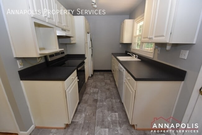 Photo - 747 Warren Dr