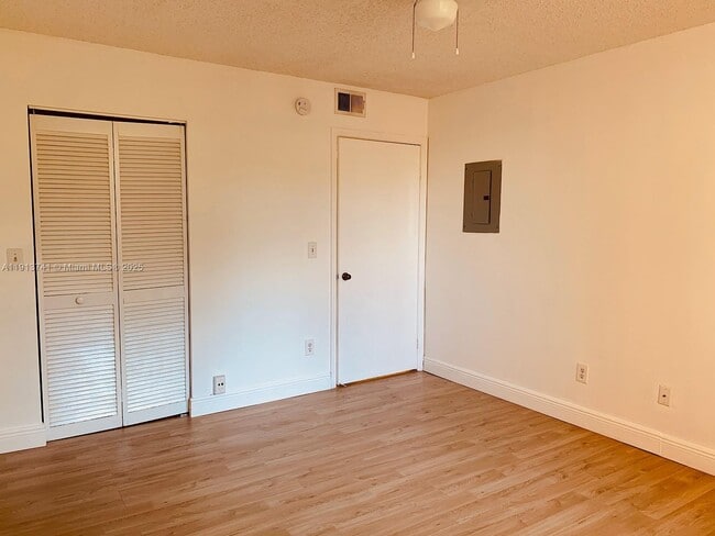 Photo - 4055 W McNab Rd Unidad H104 Rental