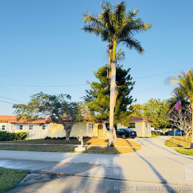 Building Photo - 416 San Mateo Dr