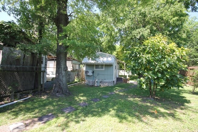 734 McDaniel St