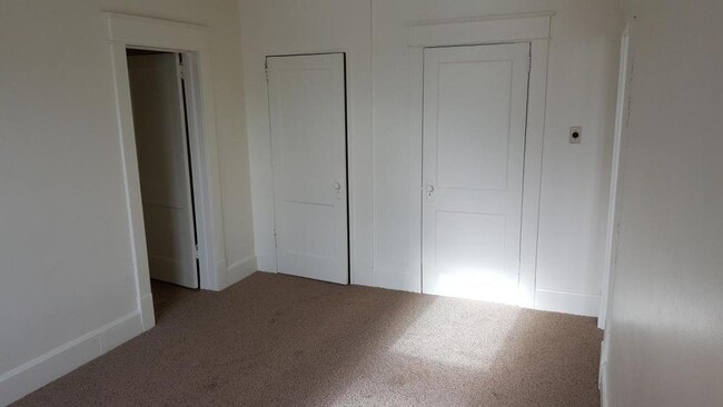 Photo - 611 Messenger St