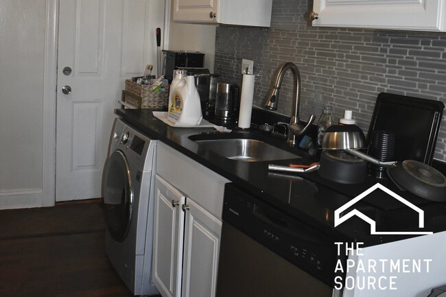 Photo - 3839 N Greenview Ave Unit 1W