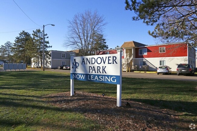 Building Photo - Andover 1902 Unit Andover 1902-D