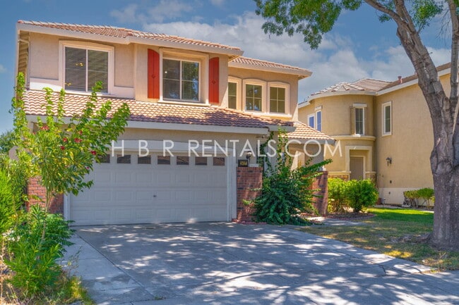 Building Photo - Spacious 5-Bedroom Retreat with Cozy Fireplace in Prime Tracy Location!