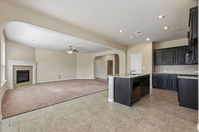 Photo - 3 bedroom 2 bath near Paycom!