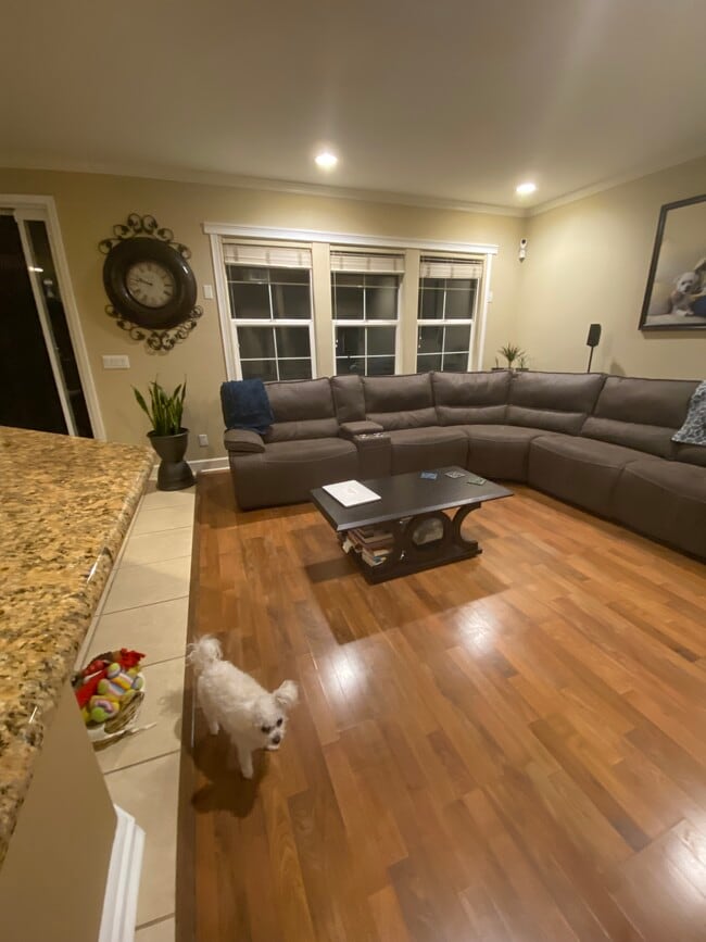 321 Mullinix Way