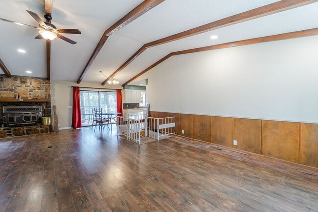 Photo - Spacious 3 Bedroom, 3 Bath Two story home!!