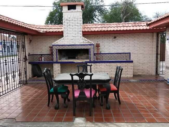 Patio and entrance - 601 N 16th St Apartment Unit 601