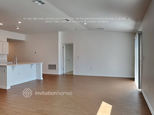 Photo - 1074 Caitlin Loop