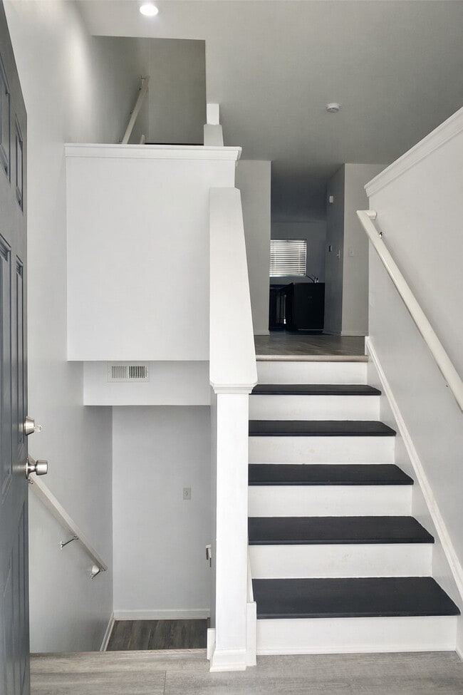 Photo - 308 Niagara Dr