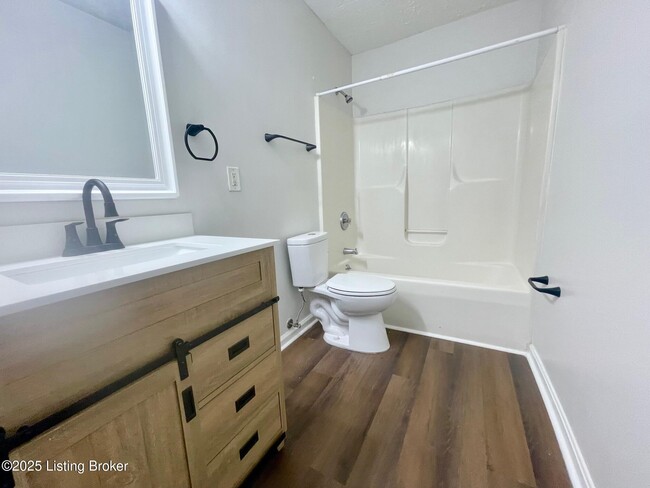 Photo - 215 E Ormsby Ave Unidad 4