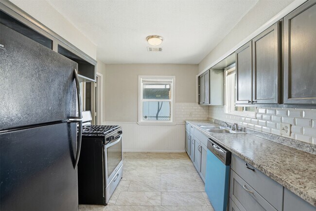 Photo - 7301 Conley St