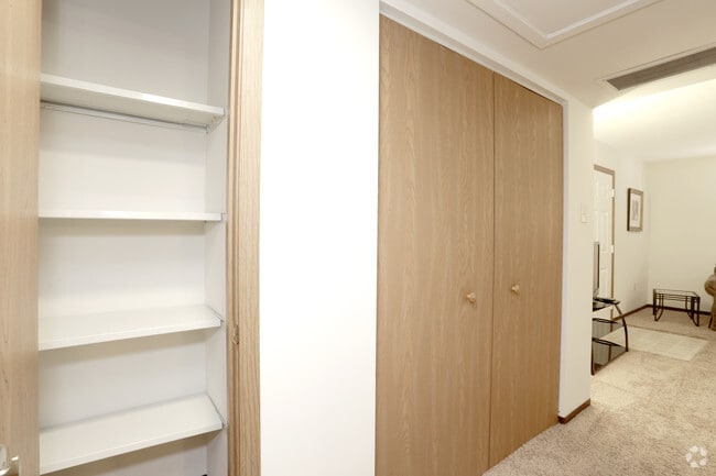 2 Bedroom, 1 Bath - Linen Closet