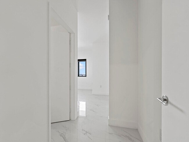 Photo - 700 NE 24th St