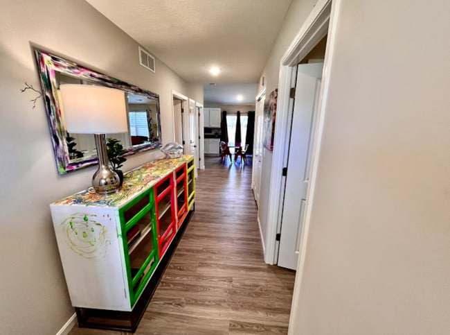 Photo - Vibrant 4 Bedroom Getaway with Hot Tub
