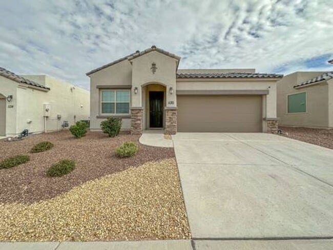 Building Photo - Beautiful East side House 3 Bed 2 baths & Office and more...