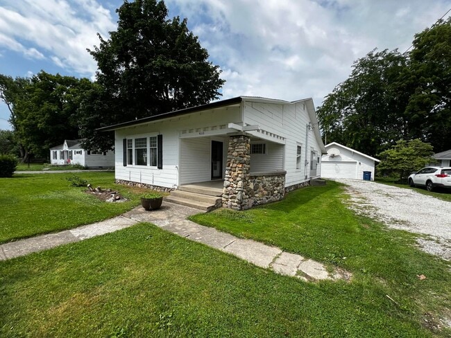 Building Photo - Beautifully Remodeled 3-Bed / 1-Bath Home ...