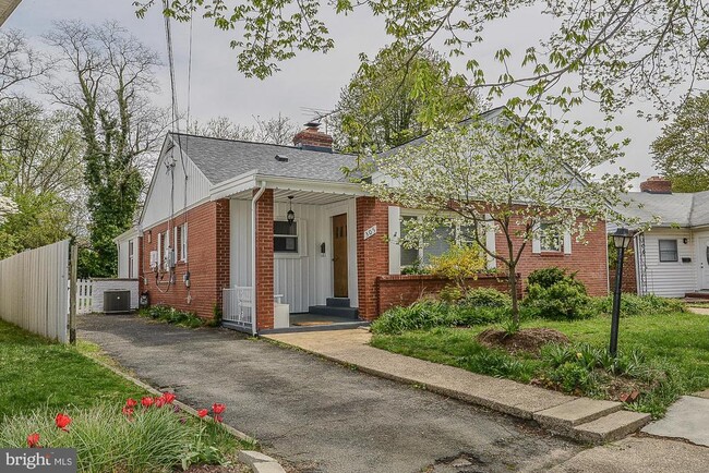 Building Photo - 305 S Fenwick St Rental