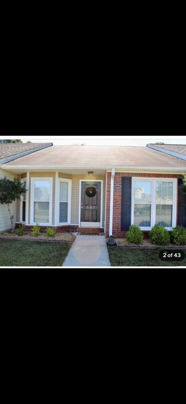 Photo - 507 Springview St SW
