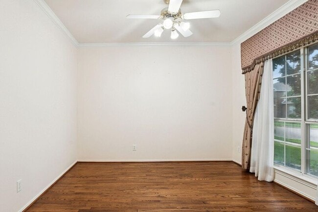 Photo - 2036 Camelot Dr