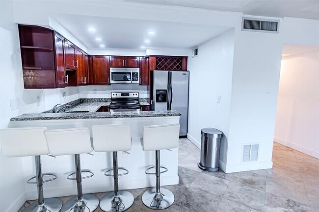 Photo - 2900 NE 30th St Unit 3f