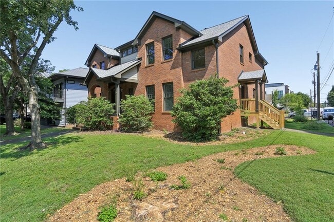 Photo - 292 Fortune St NE