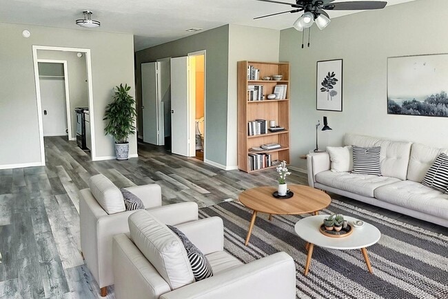 Building Photo - Lumberton on the Lake