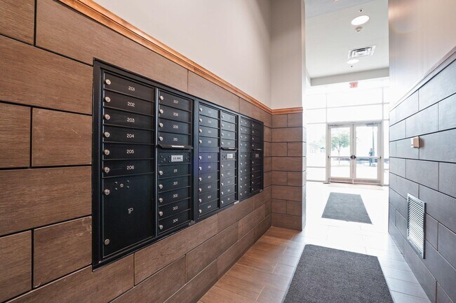 Photo - 1145 N High St Unit 309