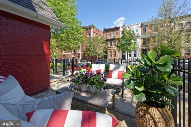 Photo - 1015 D St NE