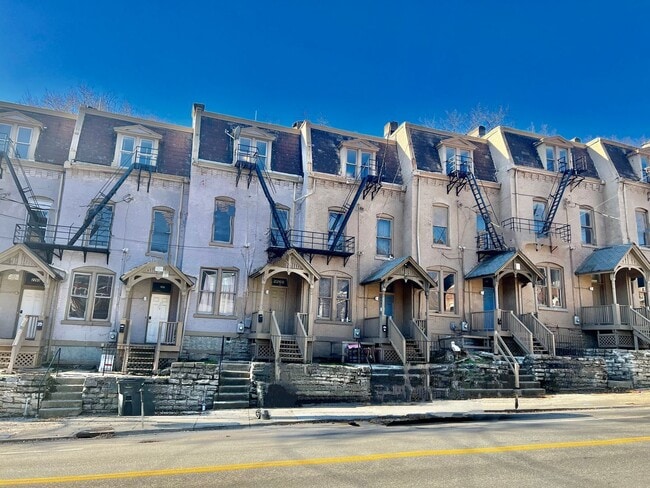 Building Photo - 2271 Vine St