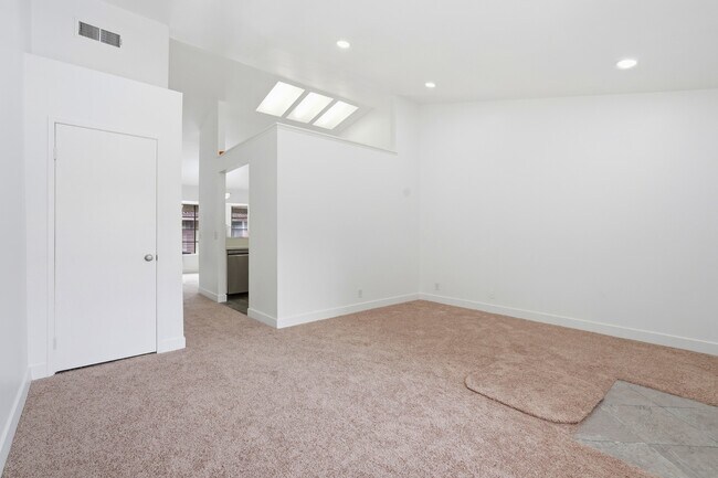 Photo - 11350 Foothill Blvd Unidad Sylmar Condo