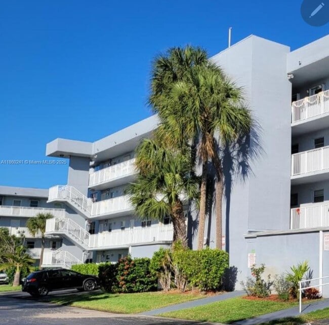 Building Photo - 120 Royal Pk Dr Unit 3B Rental