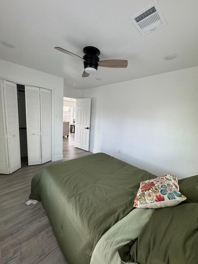 Photo - 7401 Anzac St