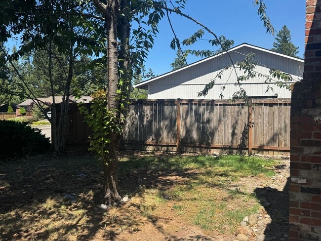 Building Photo - OR395 Unit 24