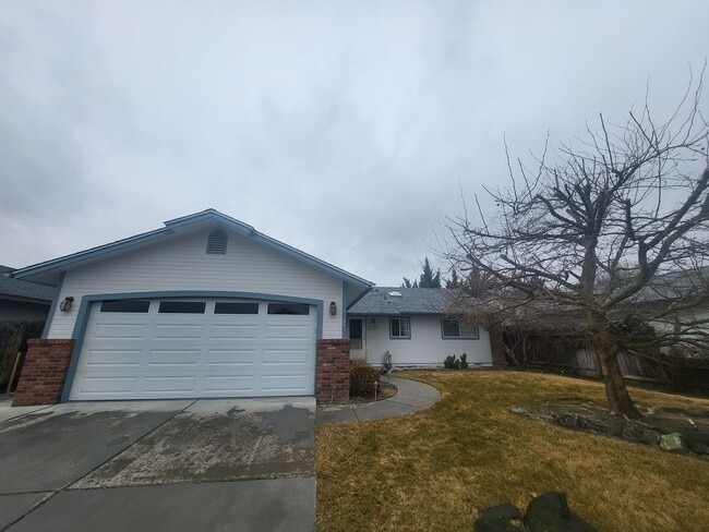 Building Photo - 1551 Rolling Hills Dr