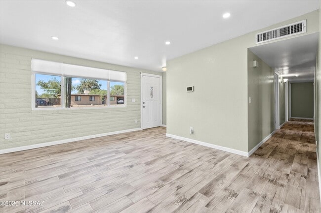 Photo - 3100 W Shumaker Dr