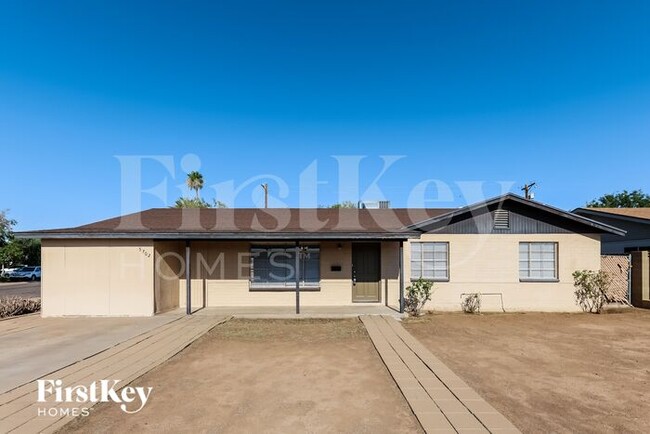 Photo - 5702 N 19th Dr Casa