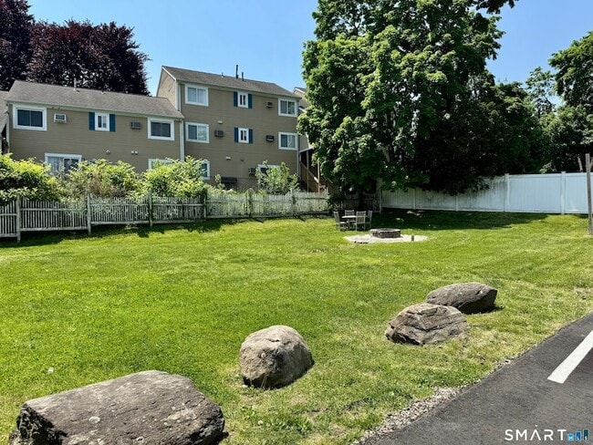 Photo - 115 Flax Hill Rd