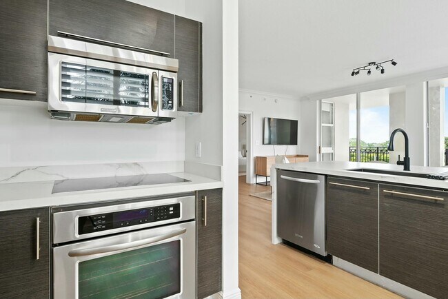 Photo - 550 Okeechobee Blvd Unit 322