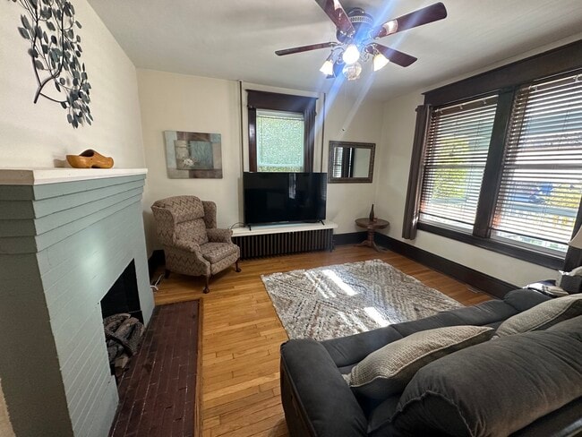 Photo - 1841 Oxford Ave SW Unit 2 Bd 1 Ba Eco Apartment