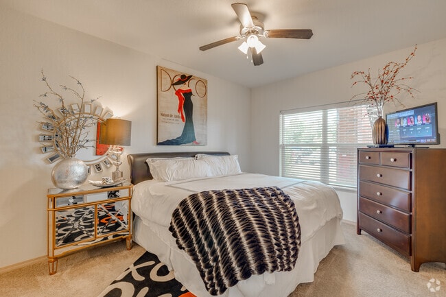 1BR, 1BA, 665SF- Bedroom