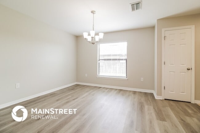 Photo - 719 Center Lake St