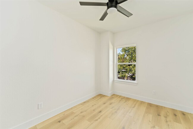 Photo - 4605 Siegel St