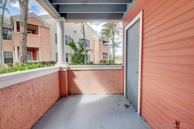 Building Photo - 1365 Crystal Way Unit A