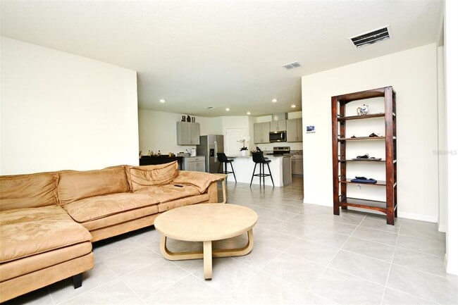 Photo - 440 Baroness Way